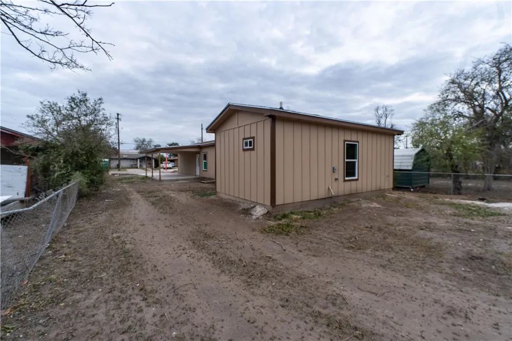404 Dewey Avenue Alice, TX 78332