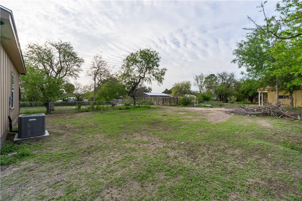 404 Dewey Avenue Alice, TX 78332