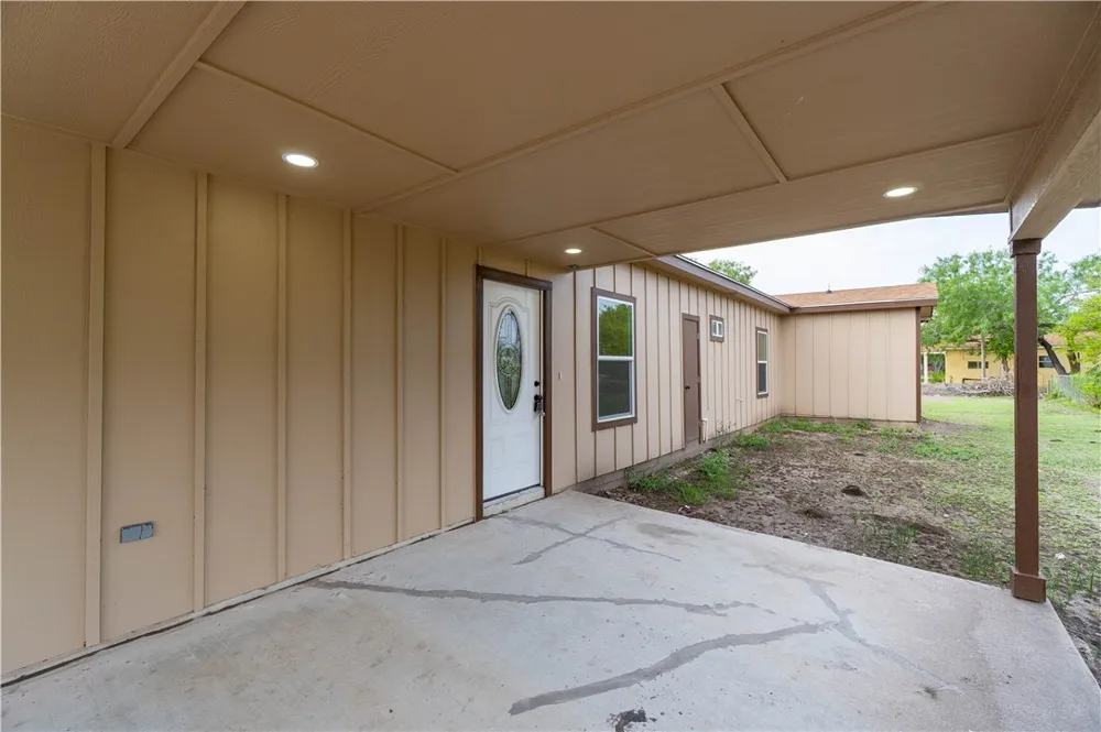 404 Dewey Avenue Alice, TX 78332