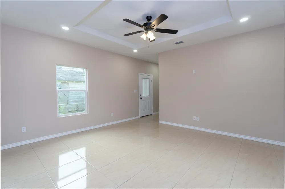 404 Dewey Avenue Alice, TX 78332