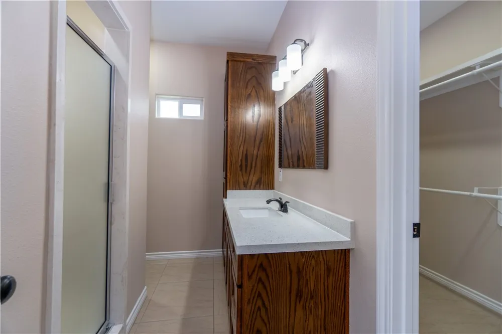 404 Dewey Avenue Alice, TX 78332