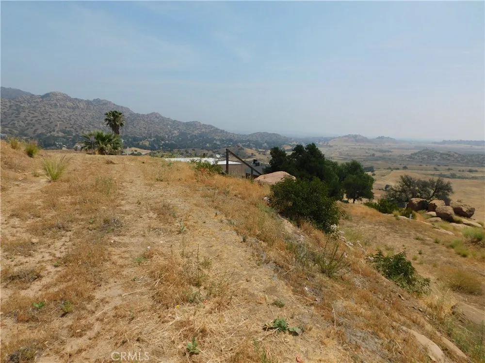 8744 AZUL DRIVE West Hills, CA 91304