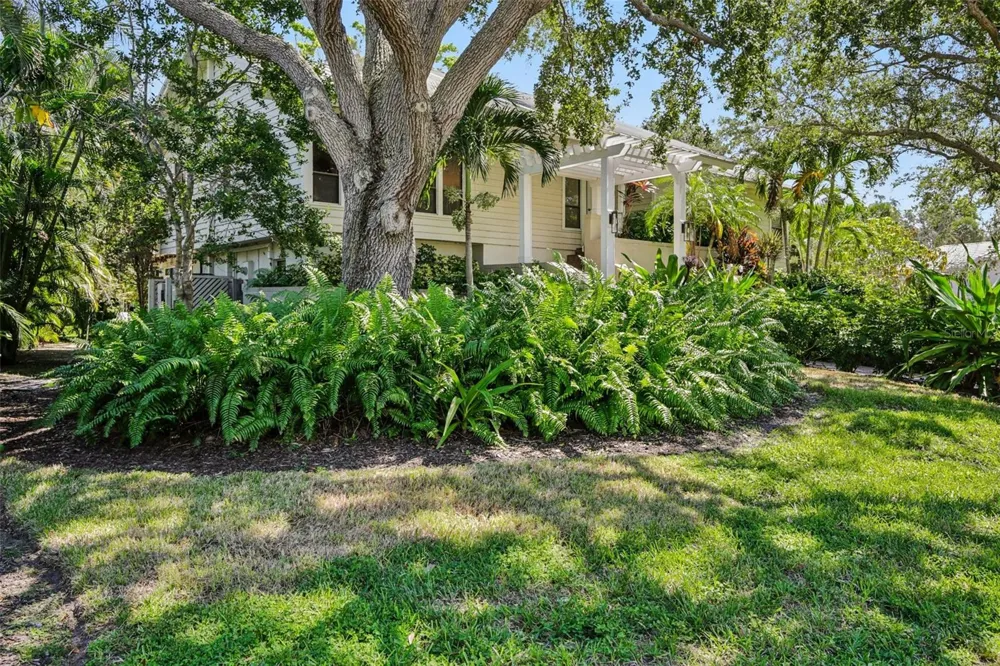 3390 BAYOU SOUND Longboat Key, FL 34228