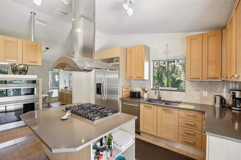 3390 BAYOU SOUND Longboat Key, FL 34228