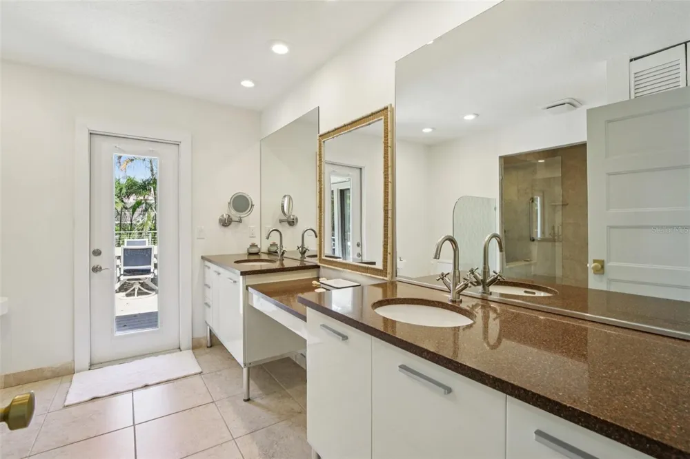 3390 BAYOU SOUND Longboat Key, FL 34228