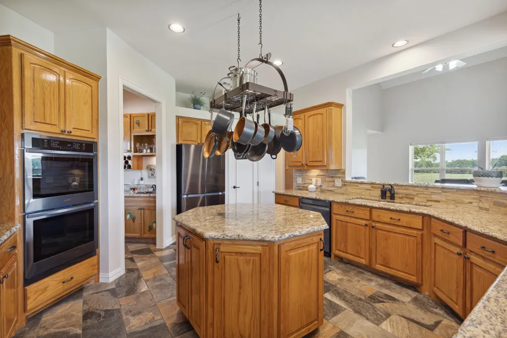 626 Scoggins Road Tioga, TX 76271