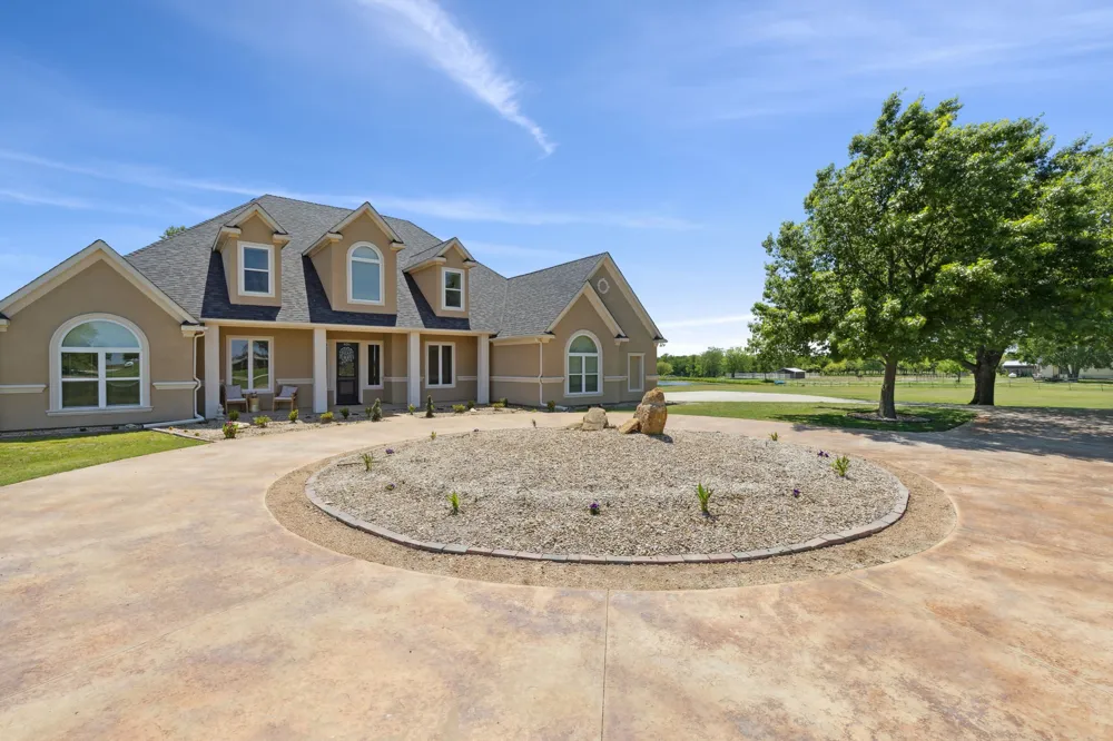 626 Scoggins Road Tioga, TX 76271