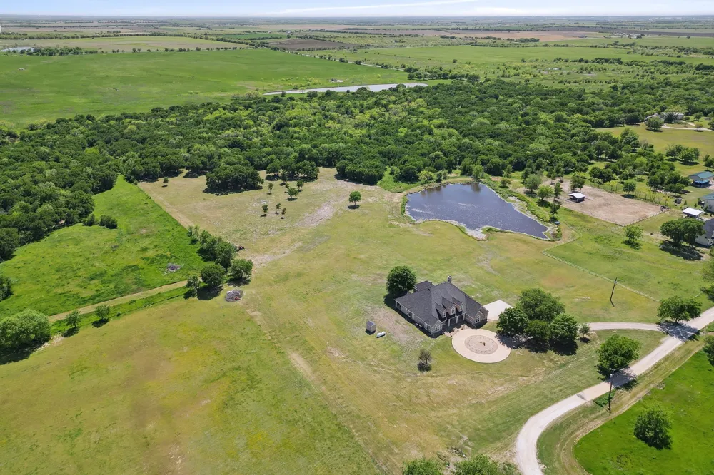 626 Scoggins Road Tioga, TX 76271