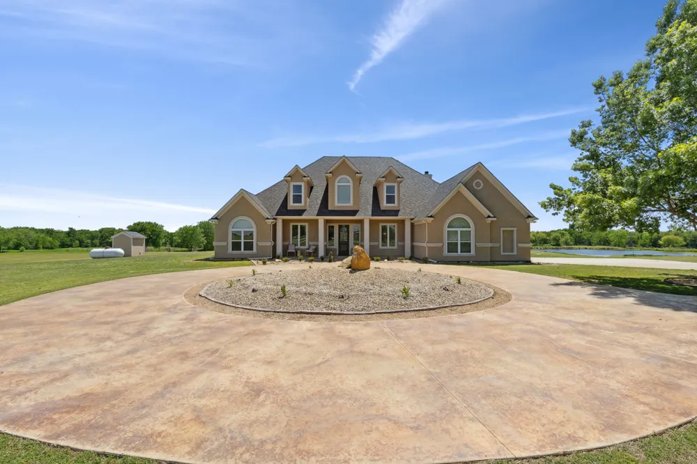 626 Scoggins Road Tioga, TX 76271