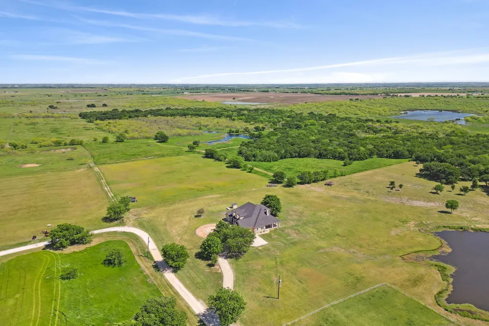 626 Scoggins Road Tioga, TX 76271