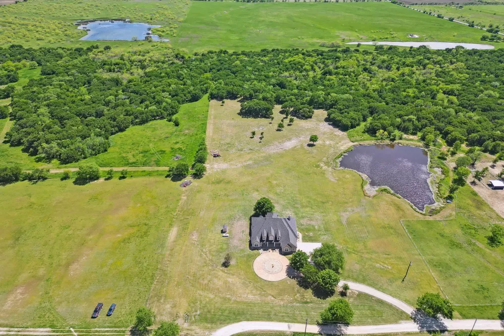 626 Scoggins Road Tioga, TX 76271