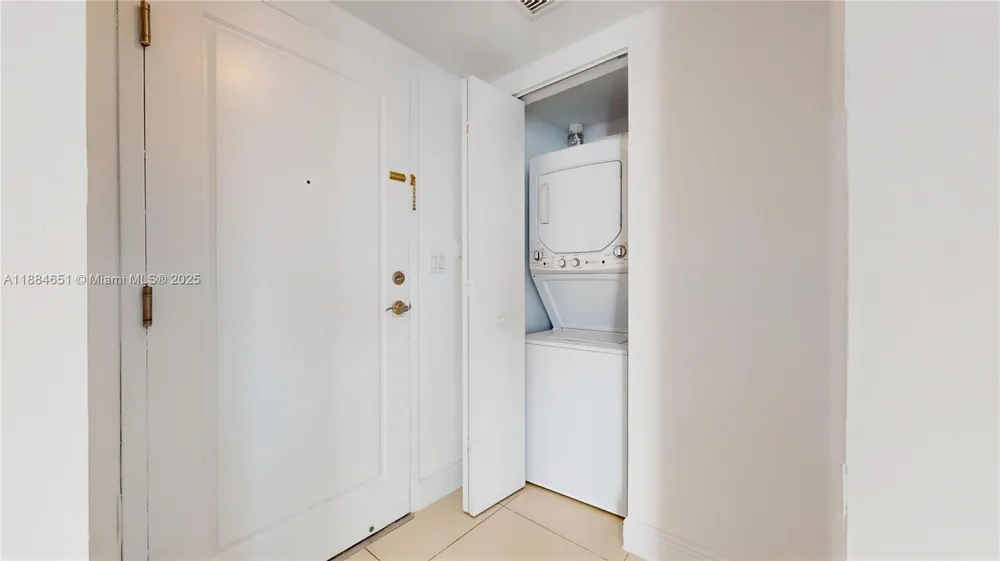 1871 NW S River Dr #1205 Miami, FL 33125