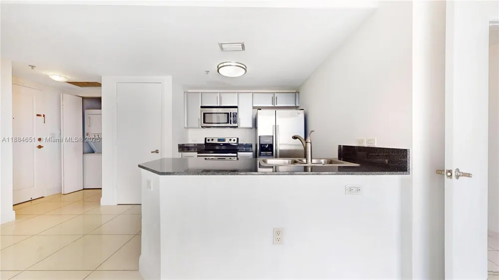 1871 NW S River Dr #1205 Miami, FL 33125