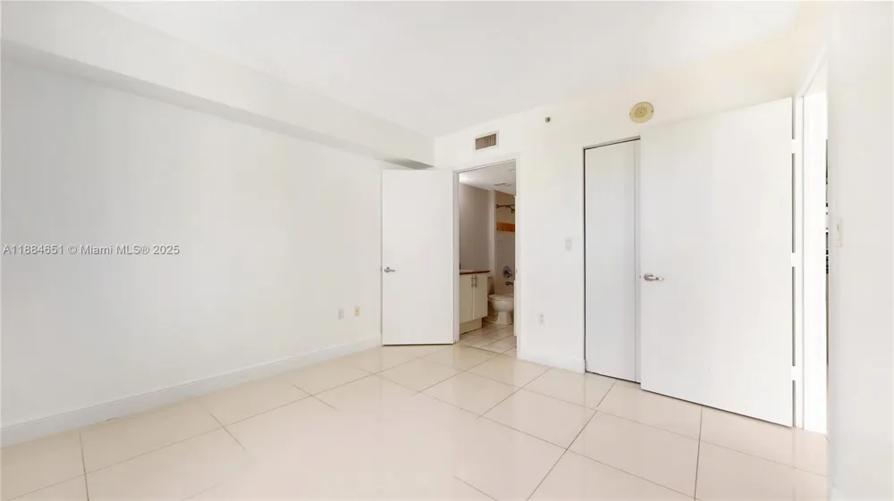 1871 NW S River Dr #1205 Miami, FL 33125