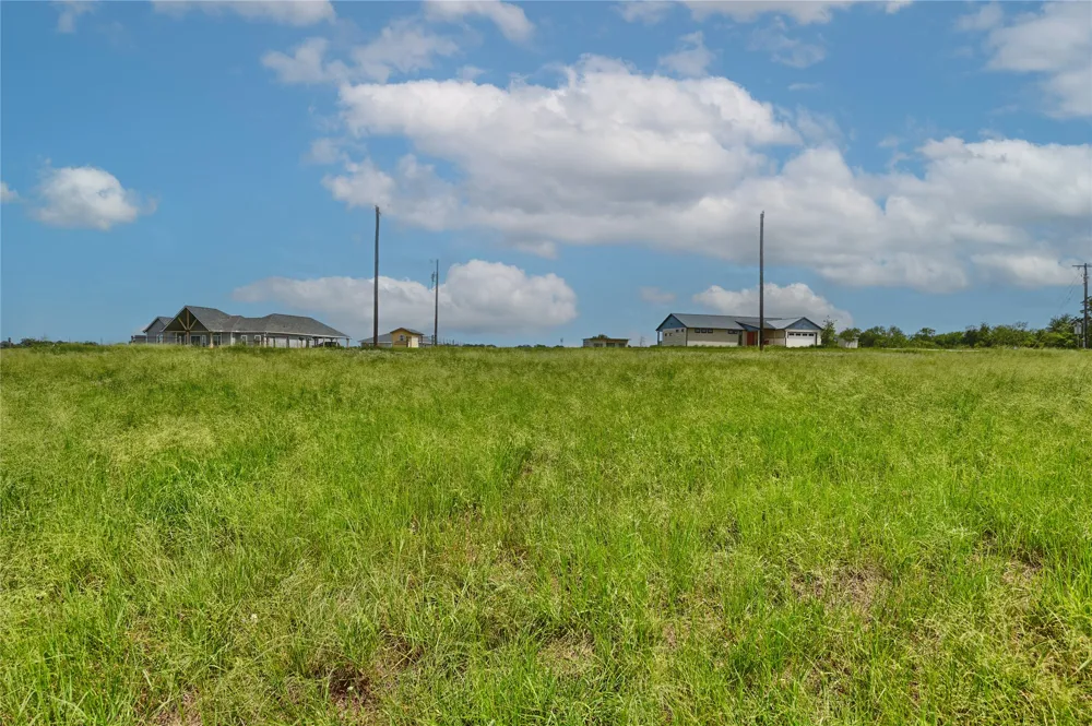 180 Sunny Day Dr Red Rock, TX 78662