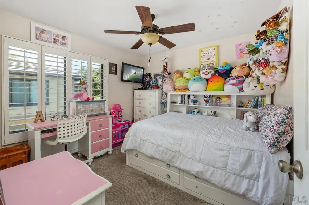 6028 Gaines St San Diego, CA 92110