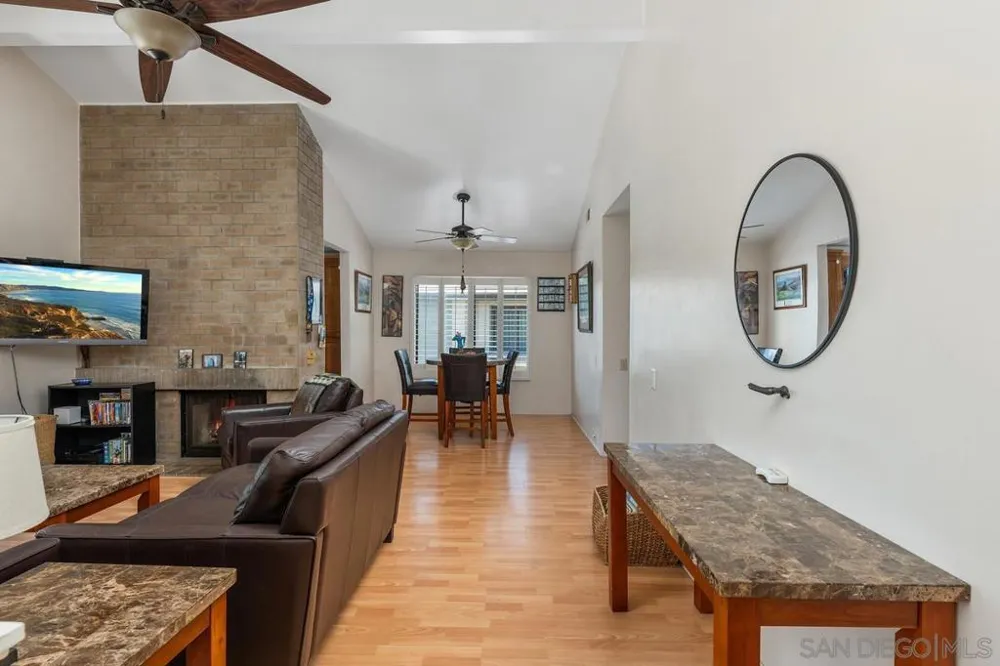 6028 Gaines St San Diego, CA 92110