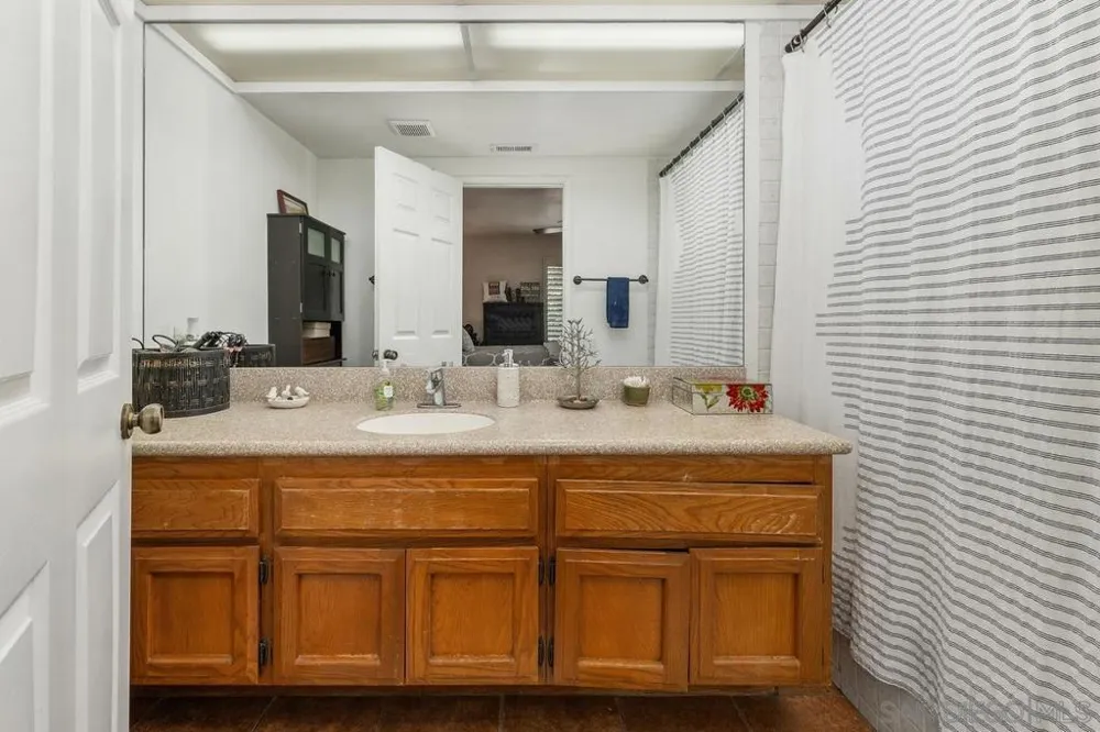 6028 Gaines St San Diego, CA 92110