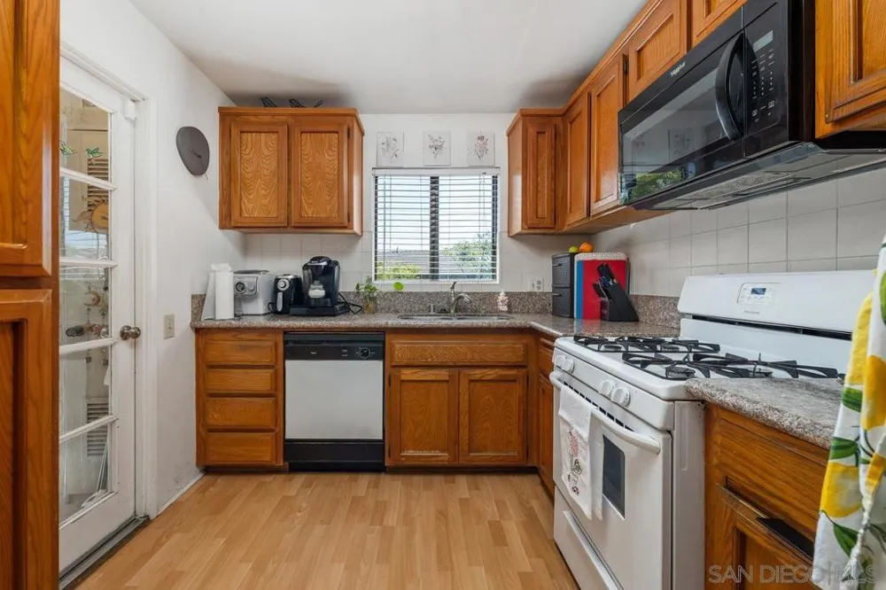 6028 Gaines St San Diego, CA 92110