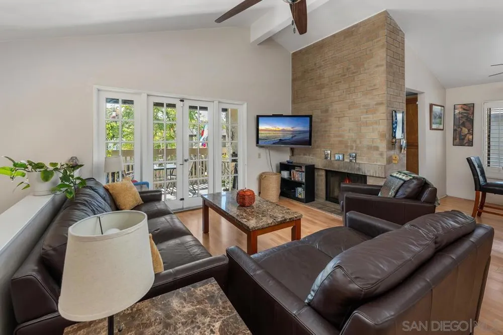 6028 Gaines St San Diego, CA 92110