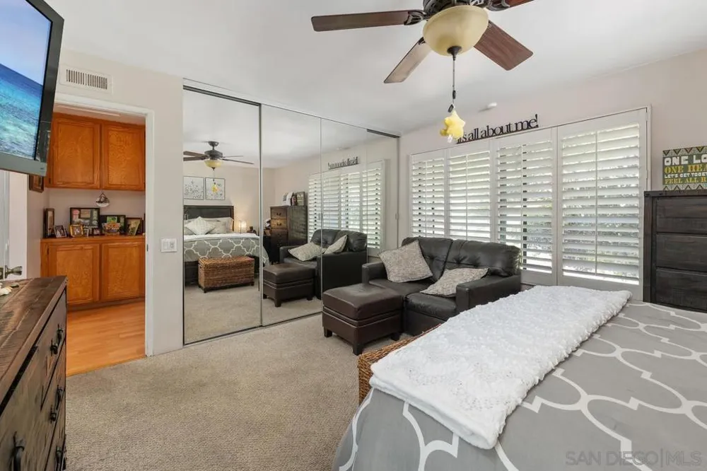 6028 Gaines St San Diego, CA 92110