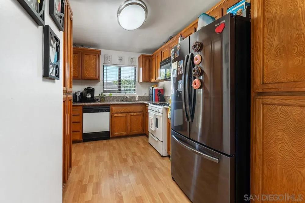 6028 Gaines St San Diego, CA 92110
