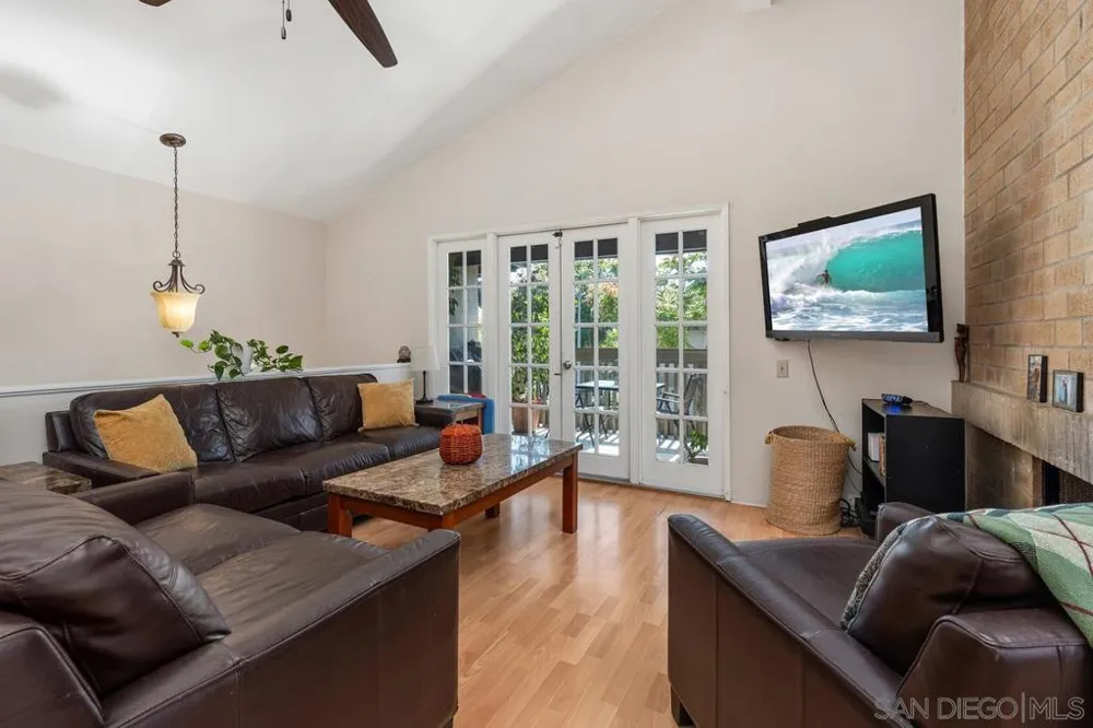 6028 Gaines St San Diego, CA 92110