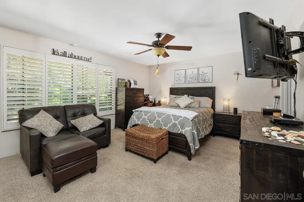 6028 Gaines St San Diego, CA 92110