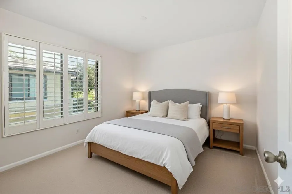 6028 Gaines St San Diego, CA 92110