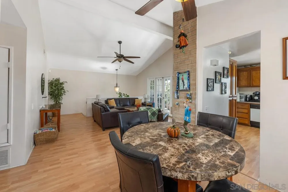 6028 Gaines St San Diego, CA 92110