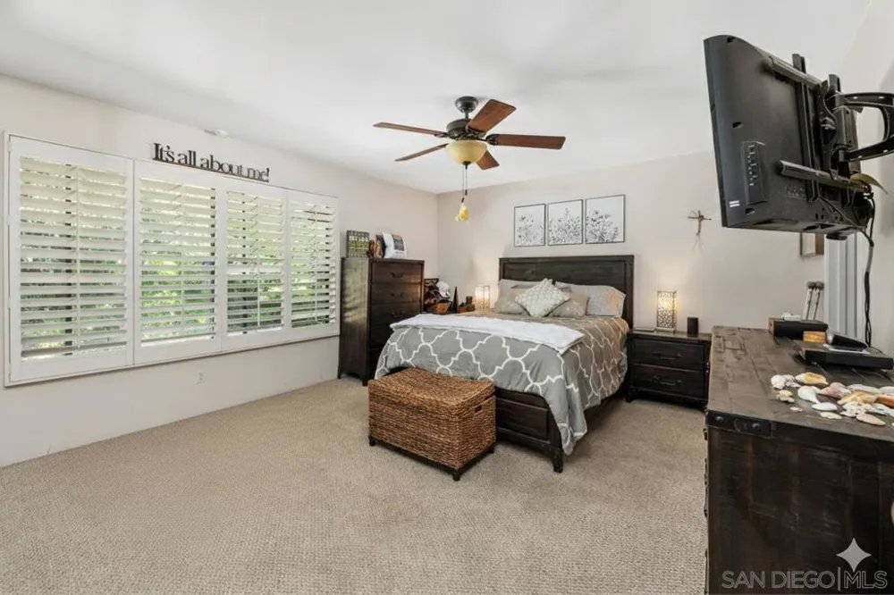 6028 Gaines St San Diego, CA 92110
