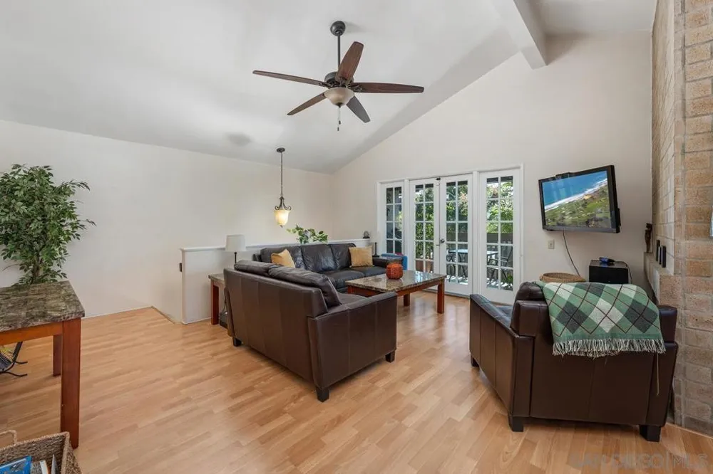 6028 Gaines St San Diego, CA 92110