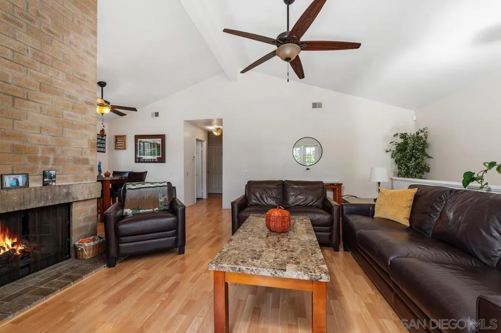 6028 Gaines St San Diego, CA 92110
