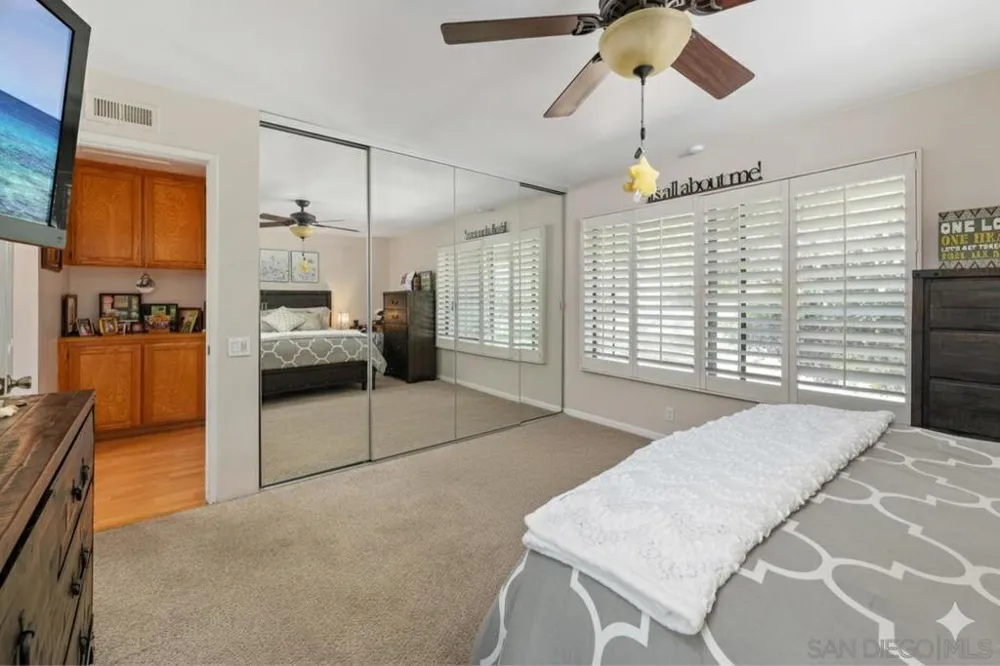 6028 Gaines St San Diego, CA 92110