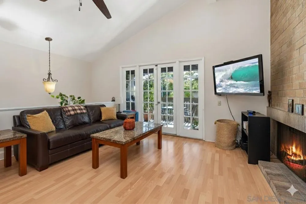 6028 Gaines St San Diego, CA 92110