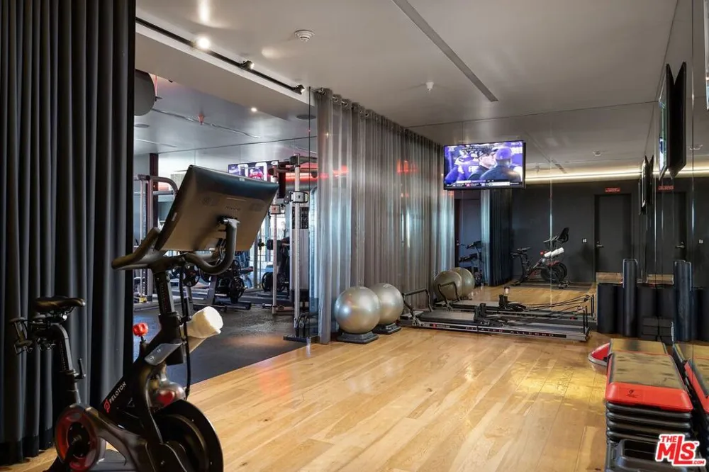 6250 Hollywood Boulevard #6K Los Angeles, CA 90028