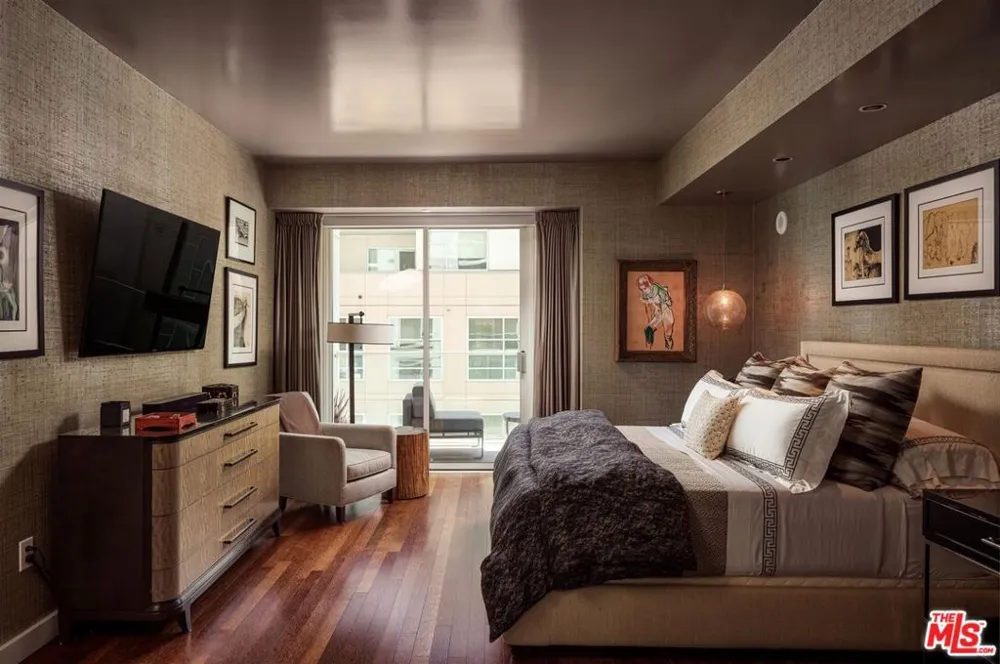 6250 Hollywood Boulevard #6K Los Angeles, CA 90028