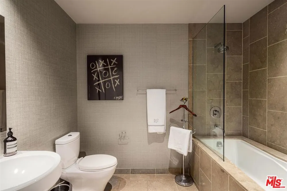 6250 Hollywood Boulevard #6K Los Angeles, CA 90028
