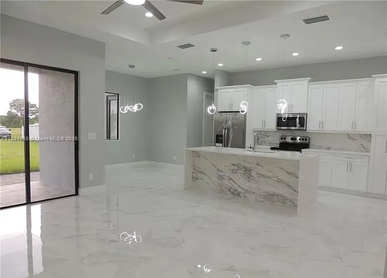 2011 NW 10 PL Cape Coral, FL 33993