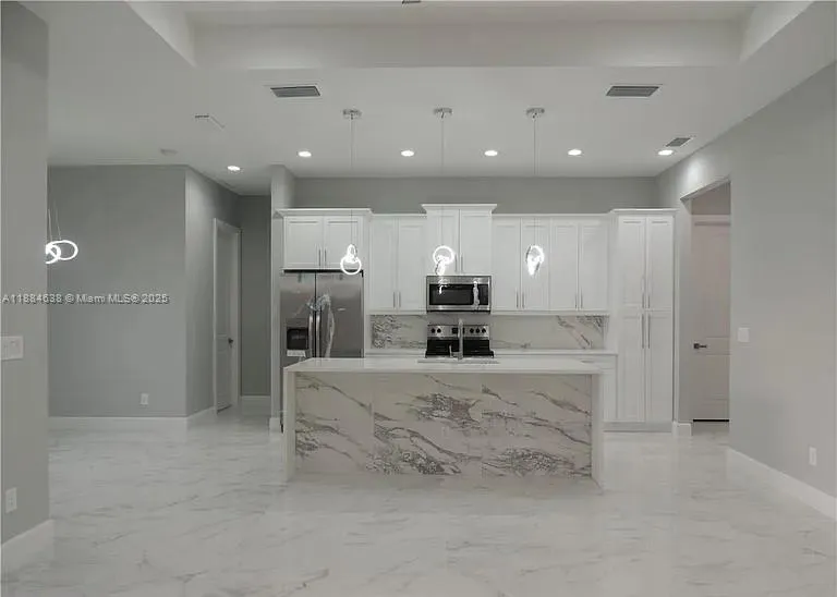 2011 NW 10 PL Cape Coral, FL 33993