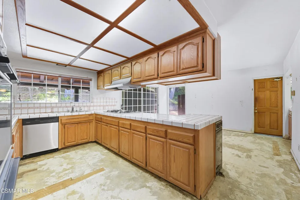24910 John Fremont Road Hidden Hills, CA 91302