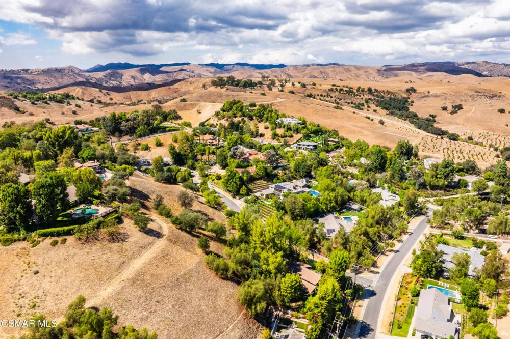 24910 John Fremont Road Hidden Hills, CA 91302