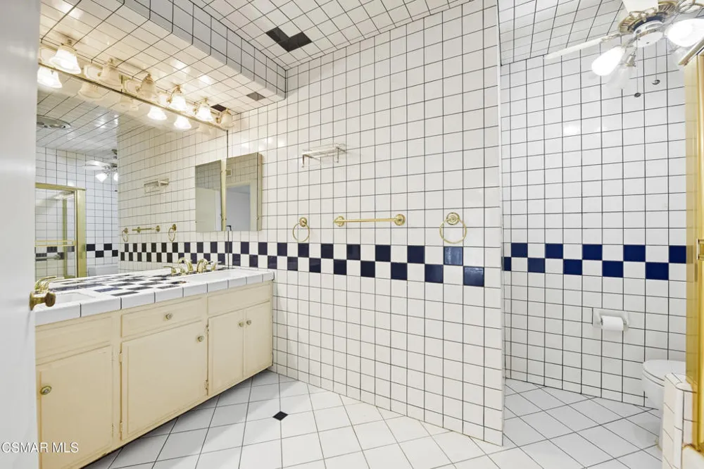24910 John Fremont Road Hidden Hills, CA 91302