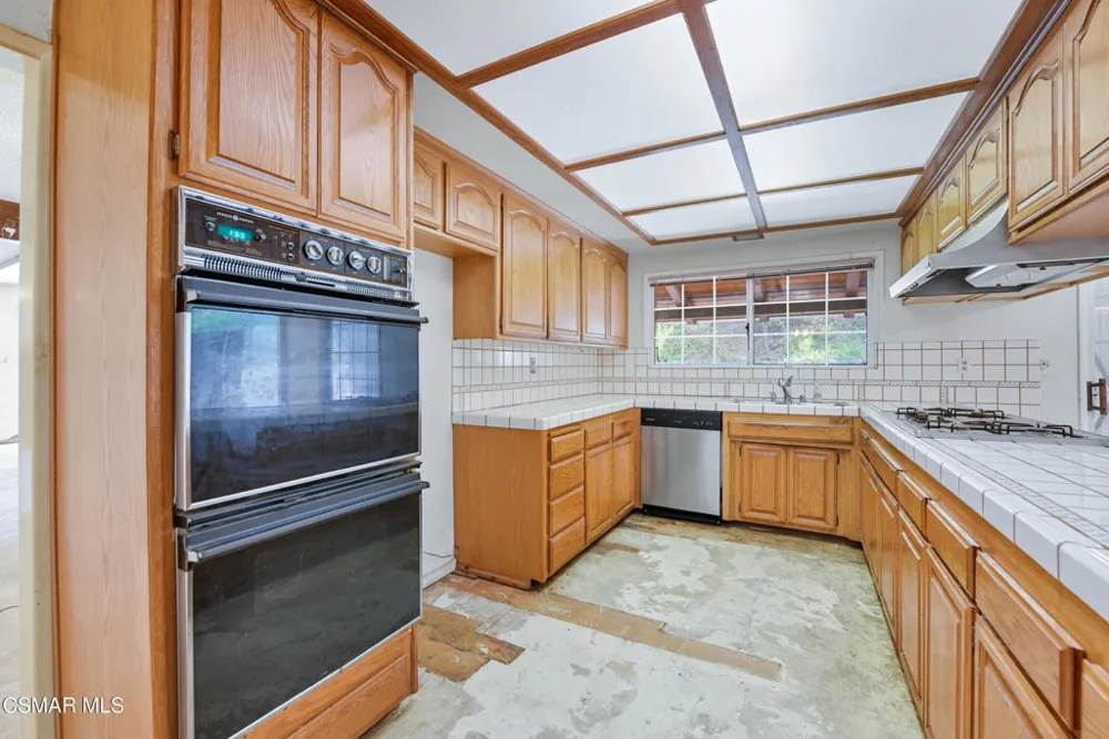 24910 John Fremont Road Hidden Hills, CA 91302