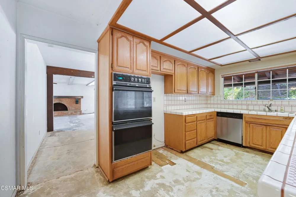 24910 John Fremont Road Hidden Hills, CA 91302