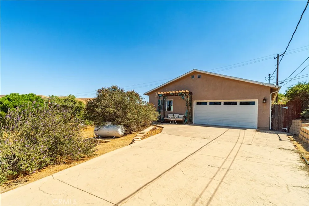 42846 Montello Drive Lake Elizabeth, CA 93532