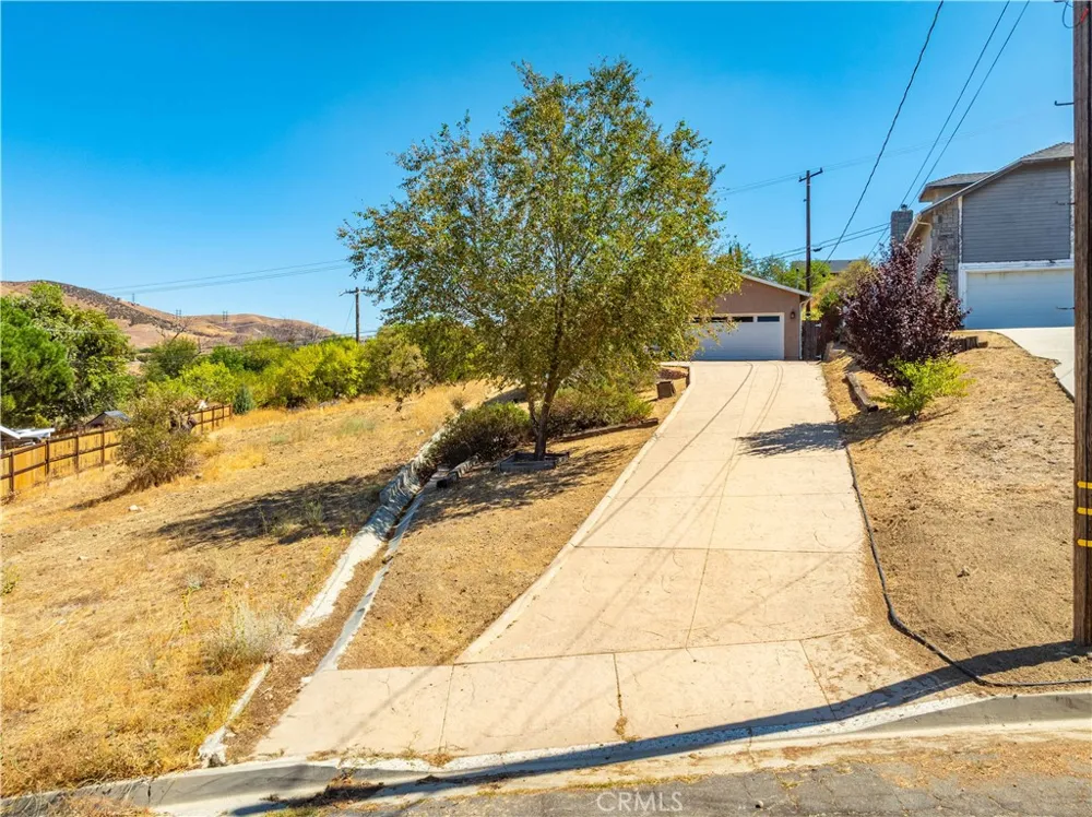 42846 Montello Drive Lake Elizabeth, CA 93532