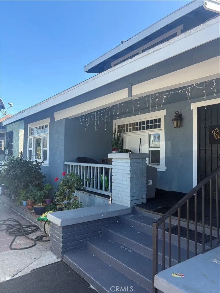 1266 E E 50th street Los Angeles, CA 90011
