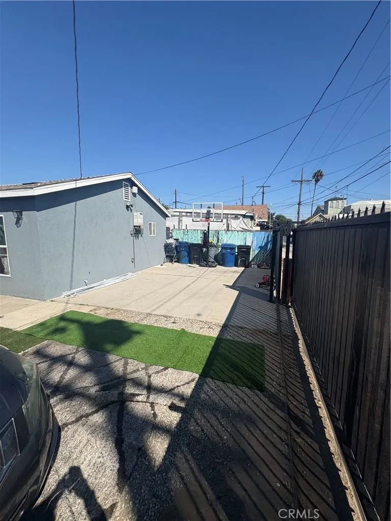 1266 E E 50th street Los Angeles, CA 90011