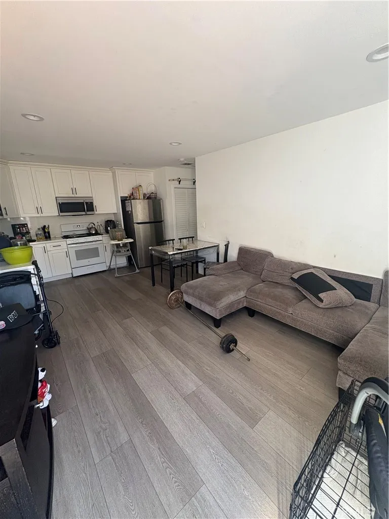 1266 E E 50th street Los Angeles, CA 90011